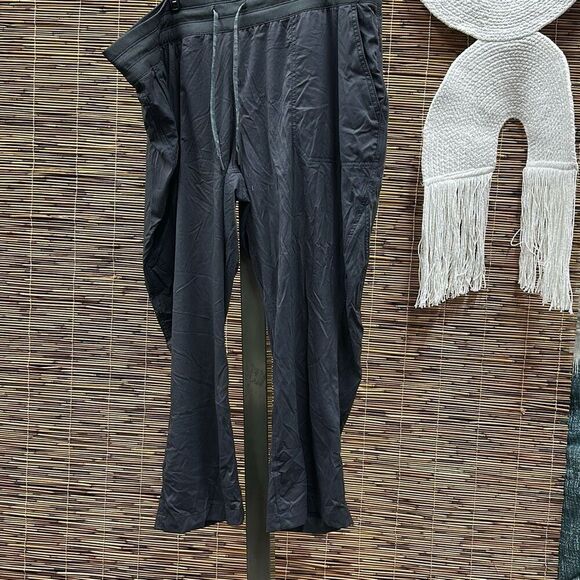 The North Face Aphrodite 2.0 Motion Water Repellent Crop Pants Grey Size Size XL - Picture 2 of 3